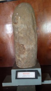 Menhir tinggi 85 cm diameter 24