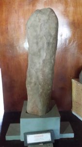 Menhir Tinggi 90 cm diameter 21 cm