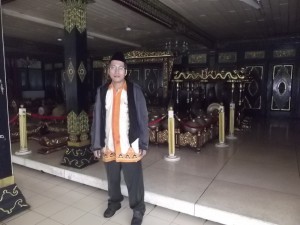 Pak Arum di Anjungan DIY.